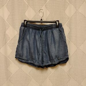 Universal Thread Soft Denim Blue Women's Shorts Pockets Size Large